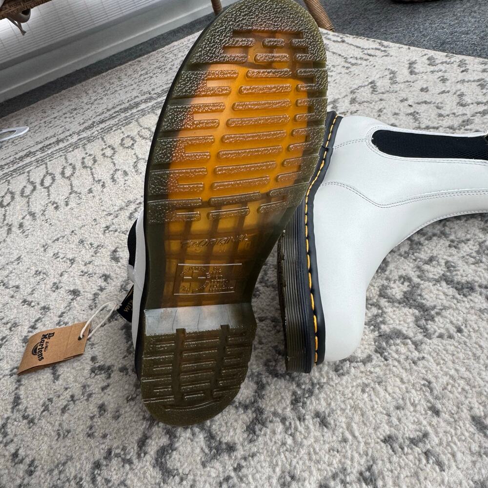 NWT Dr Marten 2976 Bex Smooth Leather Chelsea Boots Size 9 - Picture 3 of 7